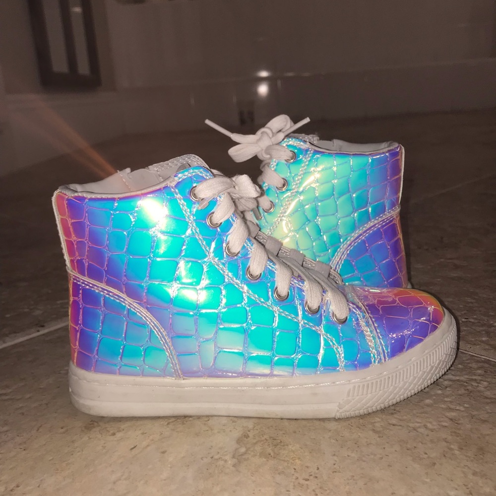 Holographic High-Tops